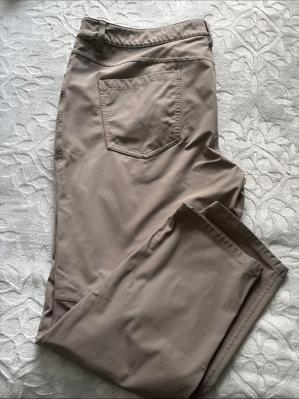 lululemon athletica Men's Beige Straight-Leg Chinos 40 x 28